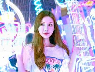 Feilin嗲囡囡 – 你没见过的油亮，施忆佳KITTY定制的图片就像能反光一样。