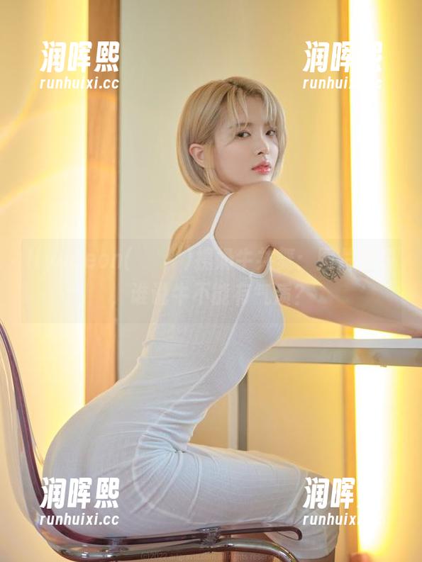 Hyoyeon(김효연)携奶牛共舞：图片合集，谁说牛不能有气质？