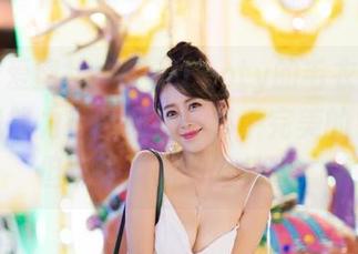 IMiss爱蜜社 – 芝芝Booty的毛衣太有氛围，我努力在图册里找那个完美的镜头，但每张都想多看几眼！
