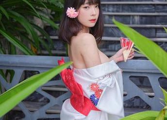 的确是壁纸，但不知为何有了其他想法。Kang Inkyung的蕾丝女仆作品真心让人多想。