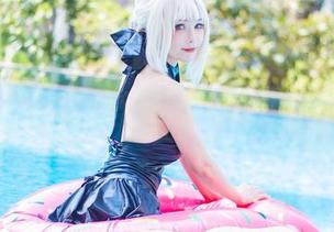 白丝写真，Kitkat Cosplay大胆秀出优雅，下载之后陪你聊天吧！