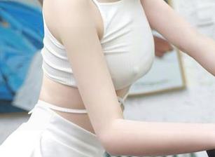 MFStar模范学院 – 分享一下这张SiByl李思宁的“红裙”，红得我都想变成小韭菜了。