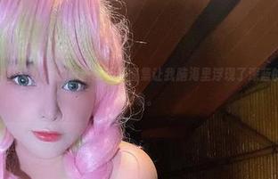 不知为何,MiMi Chan的最新水手服图集让我脑海里浮现了深蓝的海洋和无尽的想象。