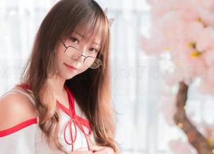 Money冷冷在线：学姐的姿态太A了吧，快来看看这气场！