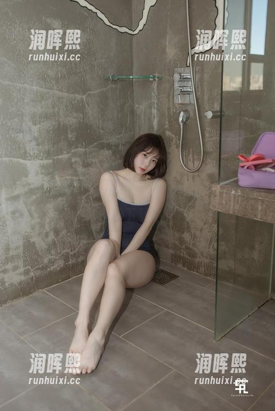 百度一下‘MyuA(뮤아)的白裙’，美图包邮下载中！