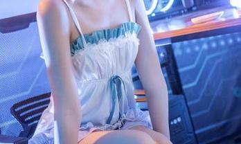 明星Quan冉有点饿穿上电锯人外衣，玛奇玛在高清镜头中偷众心！