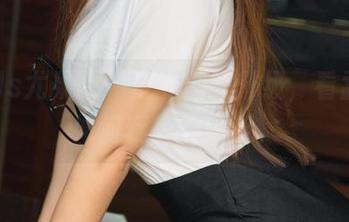 UGirls尤果网 – 皮衣图集升级，看孟思雨如何玩转新更新。