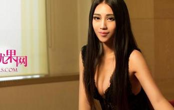 UGirls尤果网 – 最新白色作品集，王语纯能不能把这颜色再玩出点新花样？