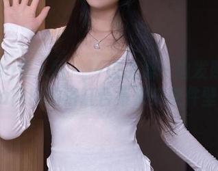 Xiuren秀人网 – 一边洗澡一边发照片？lavinia肉肉的浴缸合集快来做件壁纸吧！