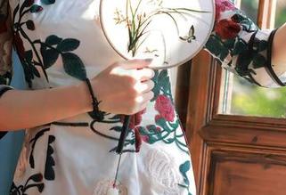 Xiuren秀人网 – 章芃芃的肉丝写真更新，难道这是她的新上线暗号？