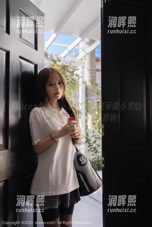 Xiuren秀人网-谭小灵 Xiuren秀人网 - 最新图册展示谭小灵的长腿,走路都自带风的那种!