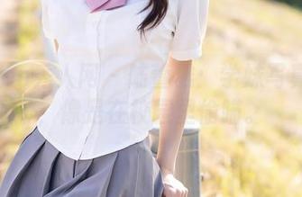 Xiuren秀人网 – 陆萱雅：学妹写真在线，像是在校园里偷瞄。