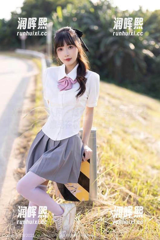 Xiuren秀人网-陆萱雅 Xiuren秀人网 - 陆萱雅:学妹写真在线,像是在校园里偷瞄。