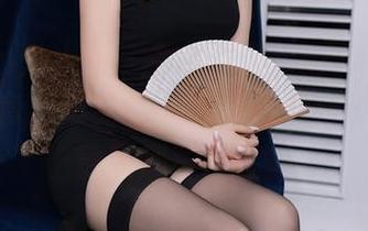 Xiuren秀人网 – 看到黄可Christine的天台全套，难免想下载，仿佛自己也能感受到那种自在。