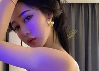 微密圈 – 不爱笑的赛琳精选图库：这摄影师用心了多少？我的精神分裂要开始了。