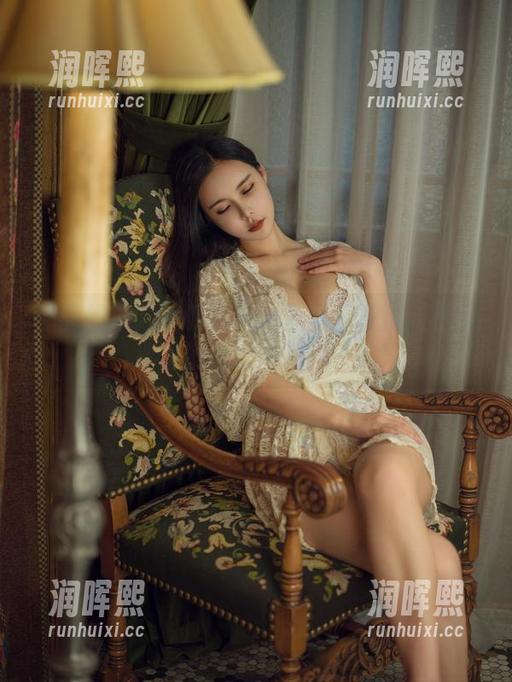 亚马逊鲶鱼 你能想象吗?亚马逊鲶鱼在三亚旅拍里为沙滩扮演海豚的样子!