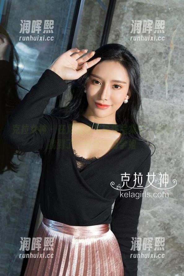 克拉女神-周迪 克拉女神 - 在周迪的写真作品集中,我们找到了一位真实的学姐