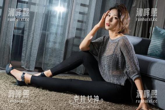克拉女神-芝月 克拉女神 - 芝月和她的双马尾,真是写真界的小明星,照片里的可爱感爆棚!