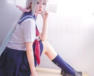 水手服和兔玩映画的写真，这搭配完全是脑洞大开，让我不自觉地想象。