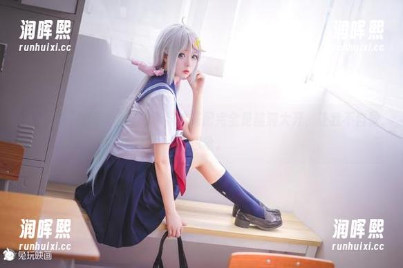 兔玩映画 水手服和兔玩映画的写真,这搭配完全是脑洞大开,让我不自觉地想象。
