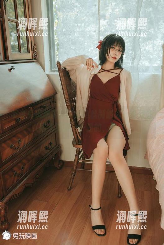 听说兔玩映画的高清肉丝制服裙，看完会陷入深思……是的，信仰