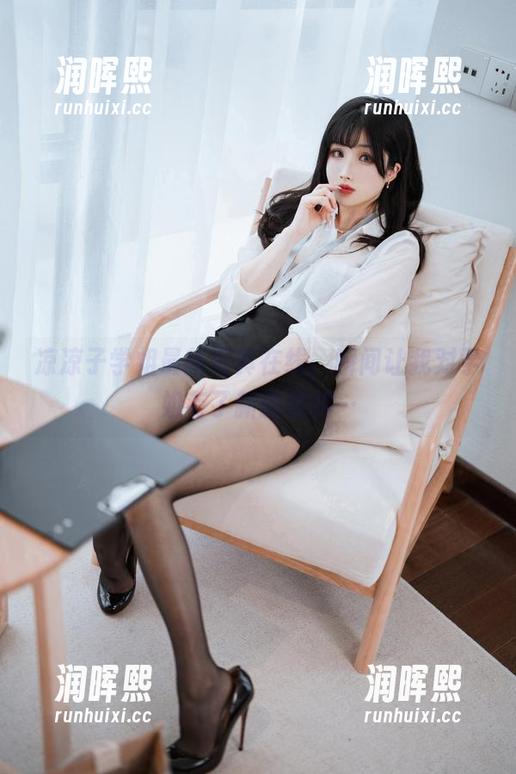 凉凉子 凉凉子学姐最新写真在线,瞬间让我对学姐有了新的理解…