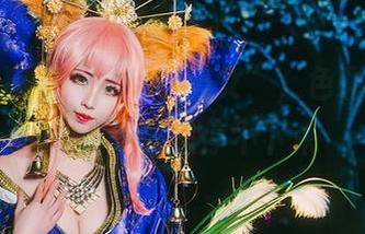 哇，凉凉子的这张“魔女”，色彩好特别，目光总是停不下来