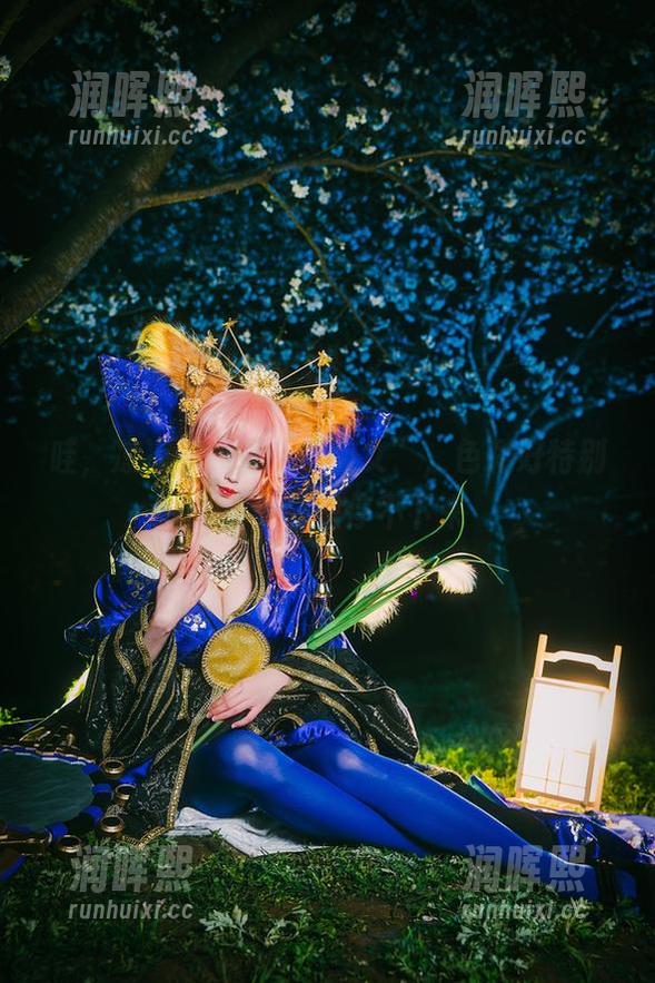 凉凉子 哇,凉凉子的这张“魔女”,色彩好特别,目光总是停不下来