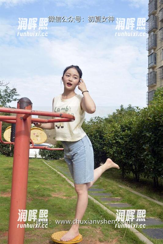初夏女神-依依 初夏女神 - 呼叫各位!依依的邻家女孩图集,分享她的日常小美好!