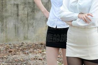 初夏女神 – 精选安妮浅装车模套图，似乎有些不经意的挑逗。