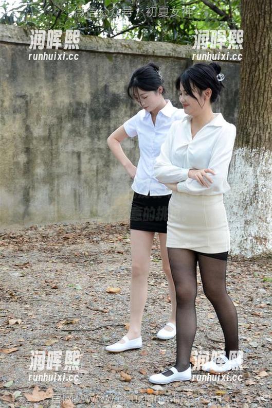 初夏女神 - 精选安妮浅装车模套图，似乎有些不经意的挑逗。