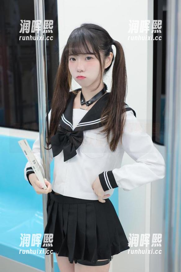 可可小白兔 竟然是可可小白兔!她的女王写真套图颜色真大胆!