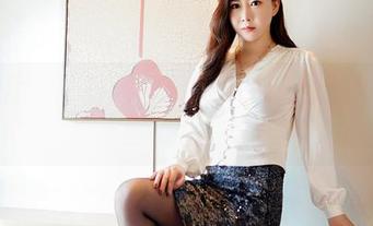 嗲囡囡 – 越看越想要！周大萌黑丝写真合集里的野性之美