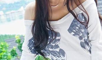 嗲囡囡 – 一说定制比基尼，脑海里立马就浮现出娜依灵儿的身影，真是个话题制造机！