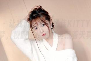 嗲囡囡 – 让我们谈谈施忆佳KITTY的校园旧梦，校服图片资源里藏着天真？