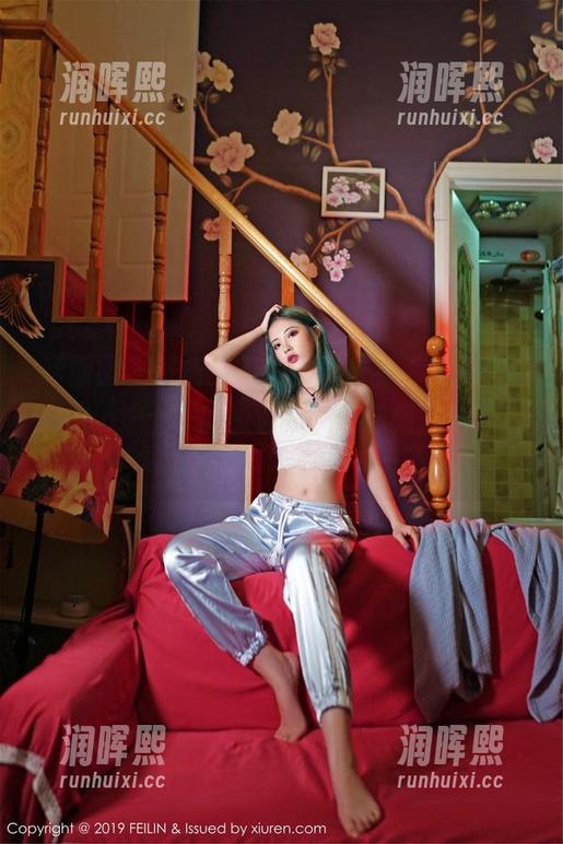 嗲囡囡-芷儿Momoko 嗲囡囡 - 服务生不够,快来看“芷儿Momoko护士”的图包,保证你想立马下载!