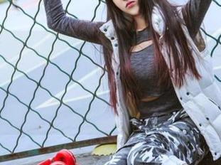 头条女神 – 李丽莎的爱的箴言原图：是要我认真思考，还是静静欣赏？分享给大家思考一下。