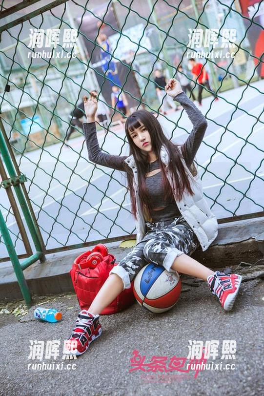 头条女神-李丽莎 头条女神 - 李丽莎的爱的箴言原图:是要我认真思考,还是静静欣赏?分享给大家思考一下。