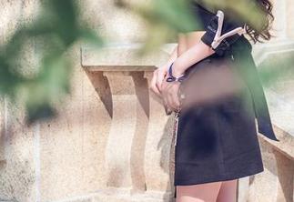 头条女神 – 童安琪的修女写真集，这种奇葩的搭配，快来分享分享，看你们怎么想！