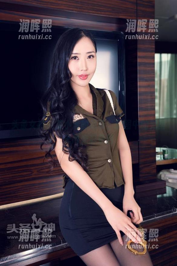 头条女神-艾小青 头条女神 - 艾小青的吊带,原图中的无圣光而光彩夺目