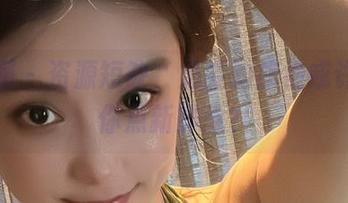 微密圈 – 资源短缺，奶雯的旗袍或许能给你点新鲜感？