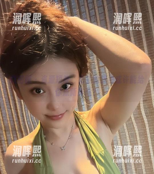 奶雯 微密圈 - 资源短缺,奶雯的旗袍或许能给你点新鲜感?