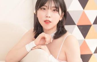宋哈娜(송하나)上线！白衬衫的COS大赛开始了，有红色惩罚！
