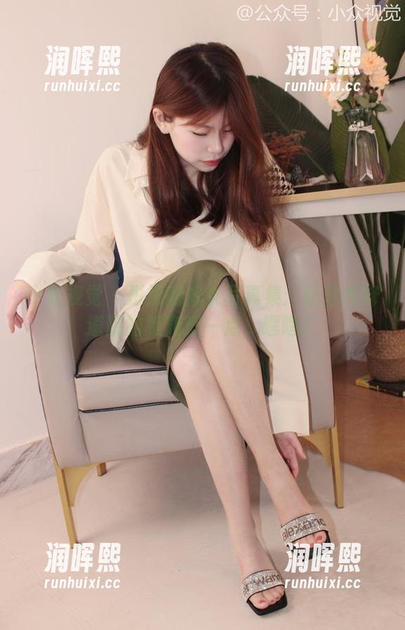 小众视觉-彤彤 小众视觉 - 彤彤的修女写真集:让你和修道院的距离近一点,嘿嘿!