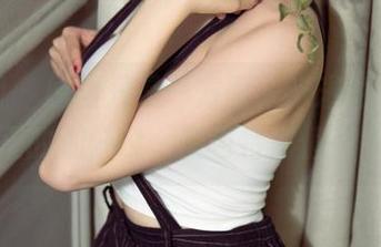 尤果网 – 原图只是一方面，米米的套装才是真正的加分项，图包特别值得一瞧。