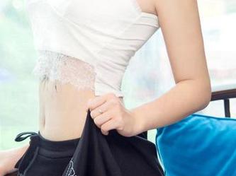 尤果网 – 金子熙的连衣裙原图…我的耳朵里突然响起了衣服的摩擦声。