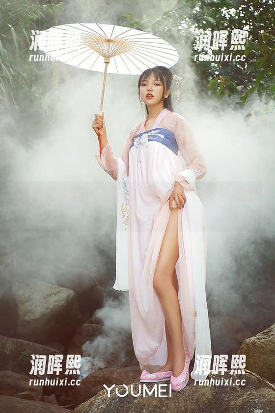 尤蜜荟-合法萝莉 尤蜜荟 - 偶然发现的私拍:合法萝莉的剧情秘书