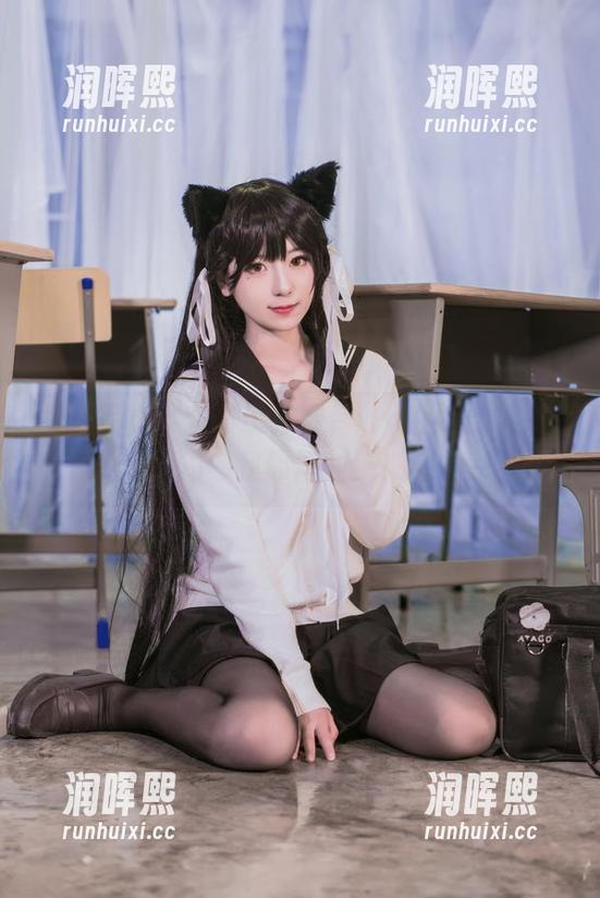 弥音音ww 最新写真:我敢说弥音音ww的ALTEREGO,隐约像我邻居的猫!眼神杀!