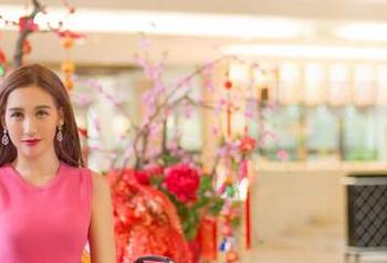 推女神 – 发呆中被粉色包围，汪佩妮Penny的美图与图集停不下来。