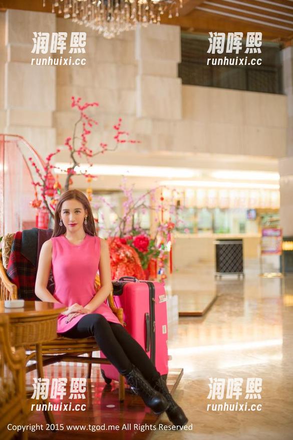推女神-汪佩妮Penny 推女神 - 发呆中被粉色包围,汪佩妮Penny的美图与图集停不下来。